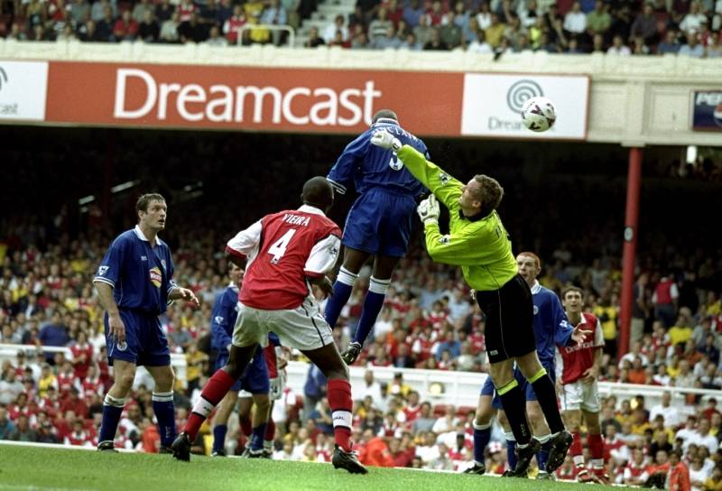 Bàn OG của Frank Sinclair (Leicester City, 2002)